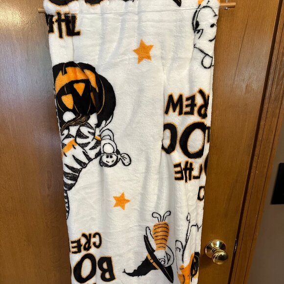 DISNEY WINNIE THE POOH HALLOWEEN BOO CREW BLANKET 50X70" NWT - Picture 1 of 5